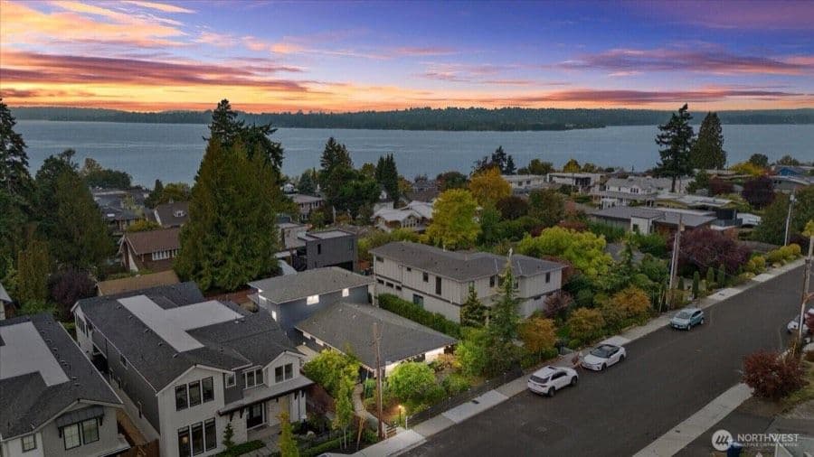 221 8th Avenue W, Kirkland